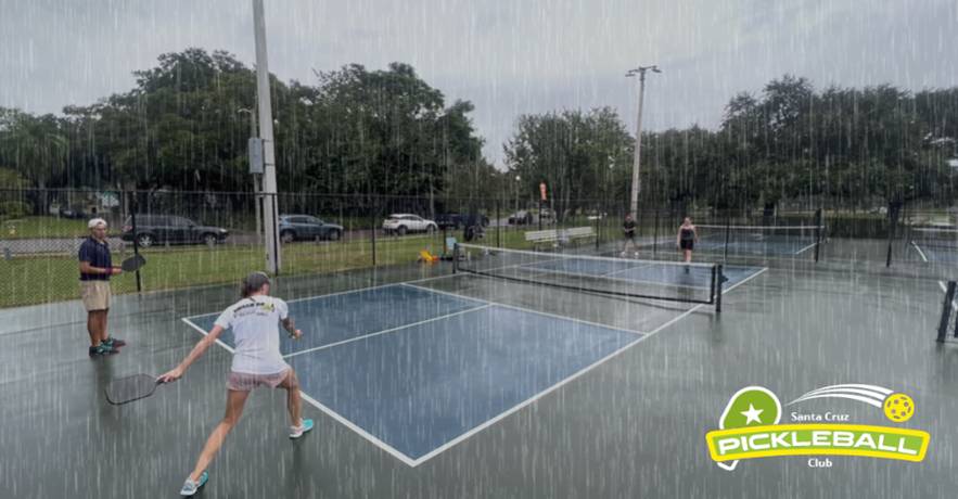 Can you play pickleball in the rain?
